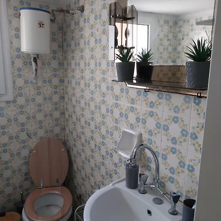 Cozy & Bright 50m From Subway -agios Antonios Apartment